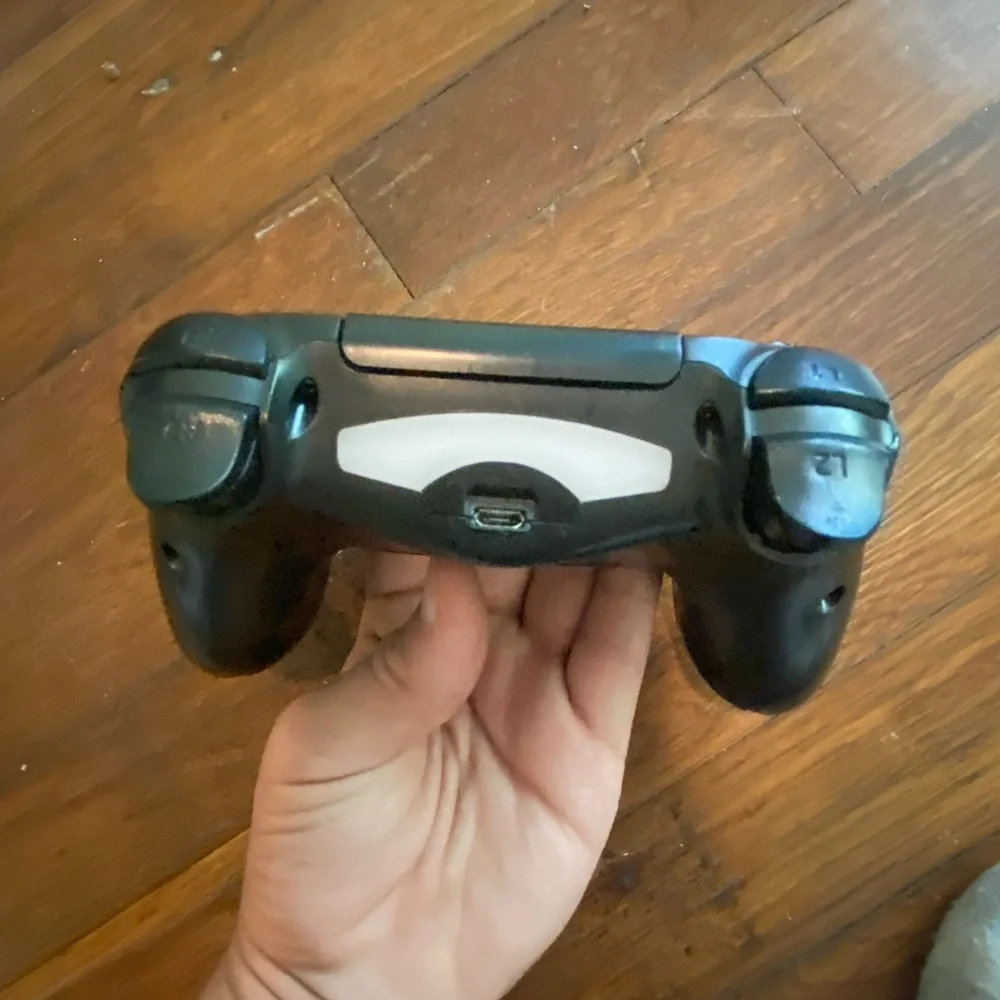 PS4 controller - Picture 2 of 3
